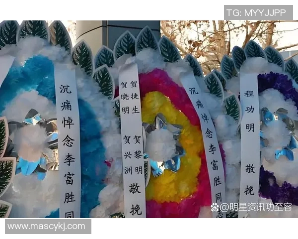 去年足球界悲痛不已一位传奇明星的离世引发全球哀悼